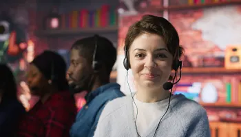 Agents earning rewards through gamification in customer service